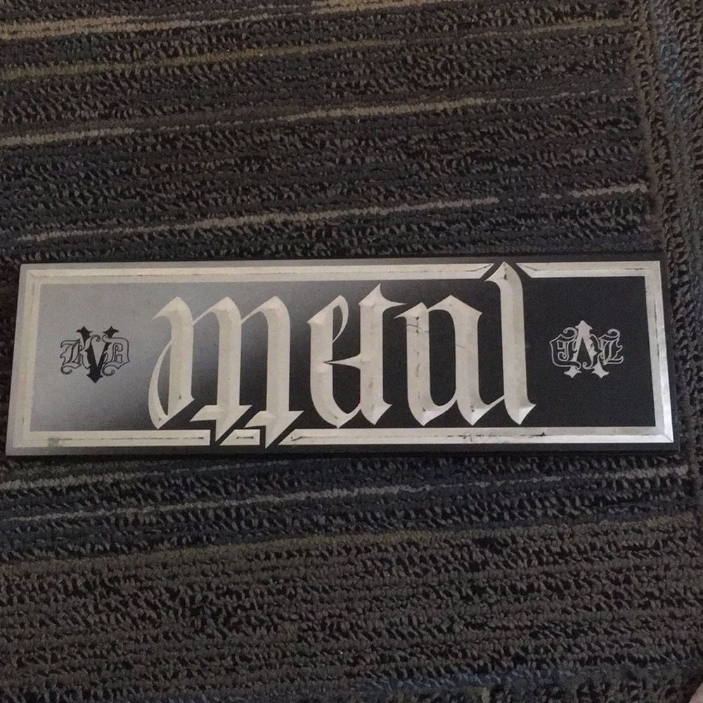Metal Mattes palette Kat Von D (price negotiable)